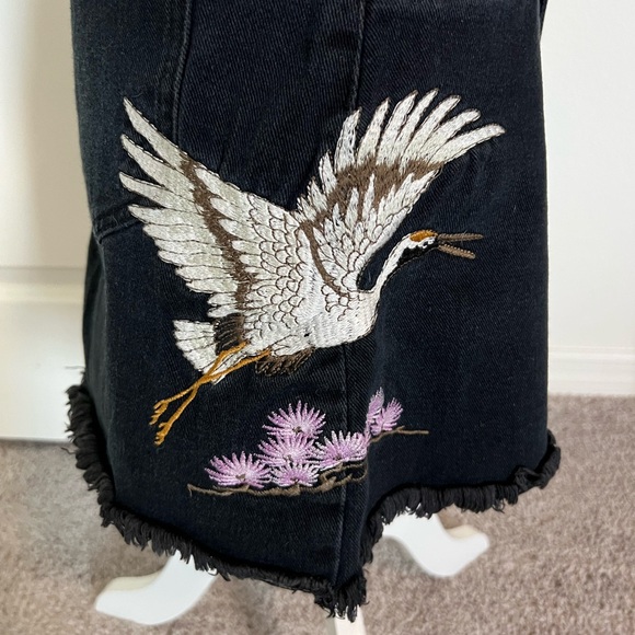 EUC Boohoo Black Denim Skirt Crane Embroidery 8 - Picture 4 of 9